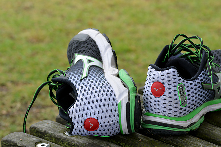 ミズノ　ウエーブライダー