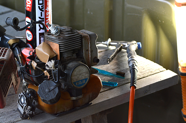 草刈機エンジン