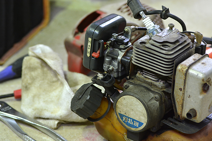 草刈機エンジン