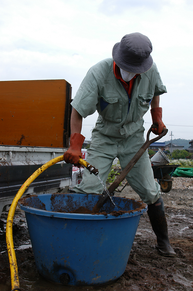 ブルーベリー資材のブレンド作業